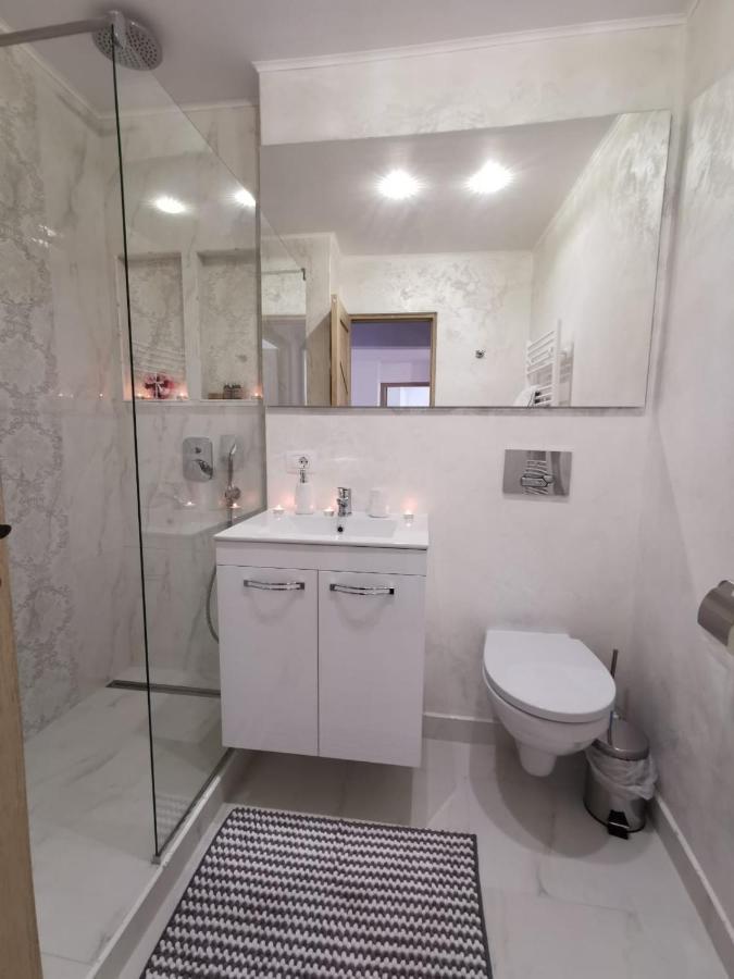 Apartament Gold Luxury Apartment Tirgu Ocna Ngoại thất bức ảnh
